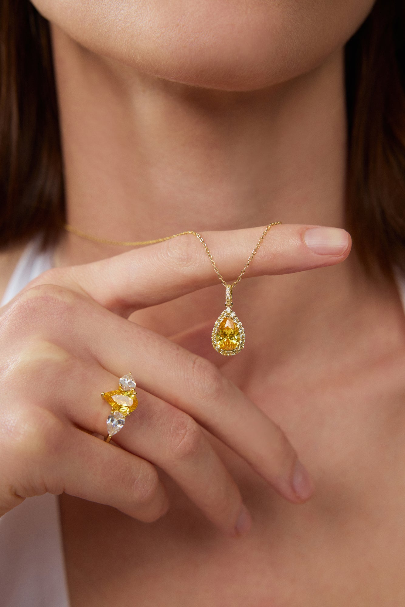 Fancy Yellow Pear Labordiamant Halo Anhänger