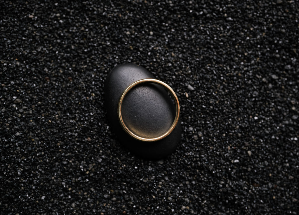 Hochglanzpolierte Trauringe aus 14k Gold – handgefertigt in Deutschland