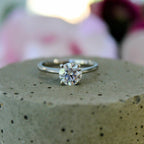 color-white gold