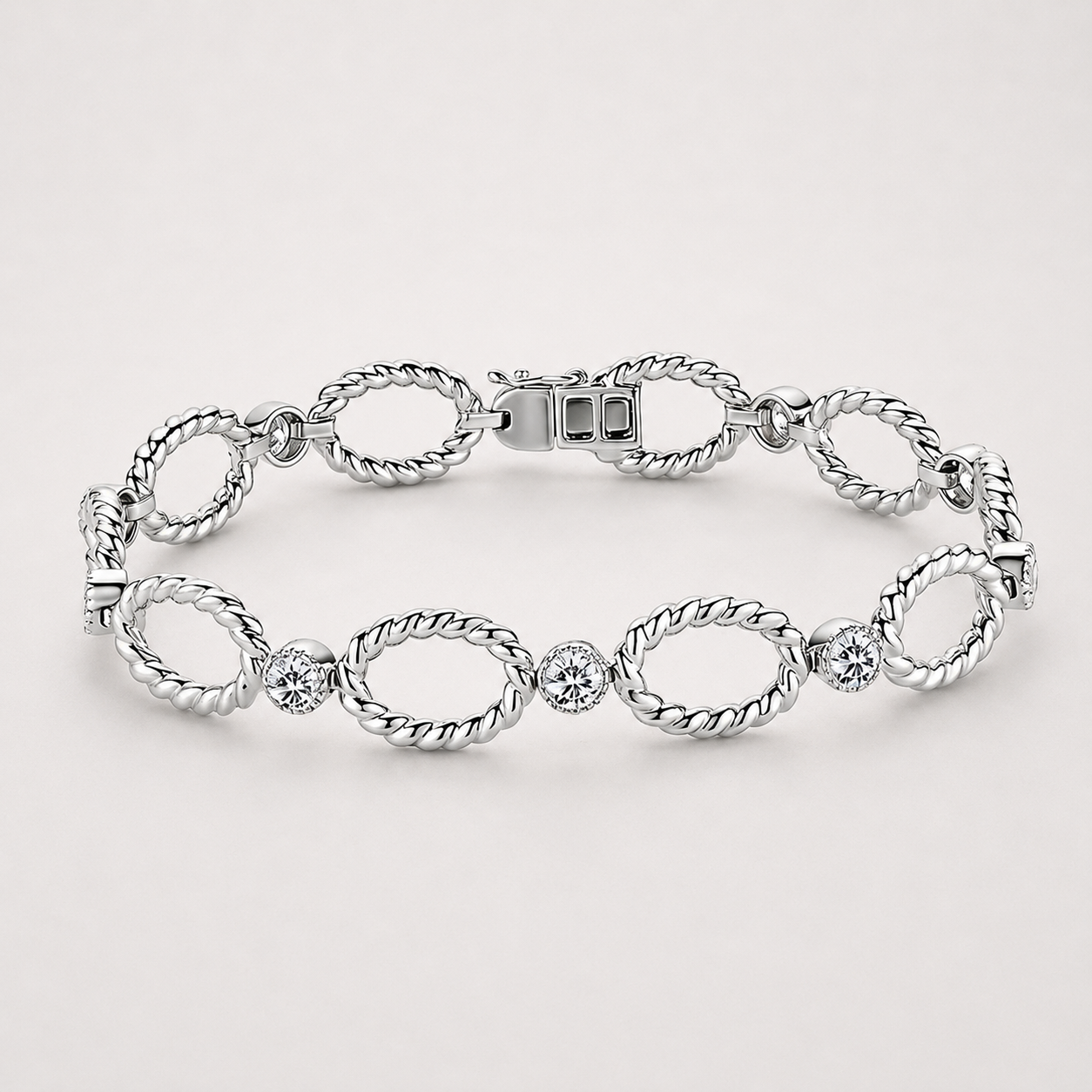 Twisted Oval Link Bracelet in 18K Yellow Gold with Lab-Grown Diamonds