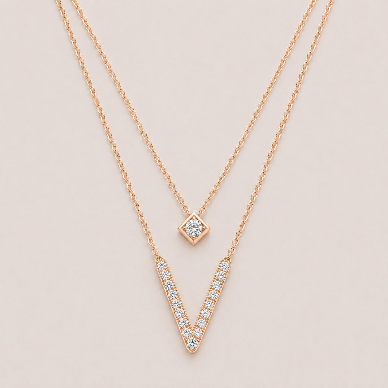 18k Roségold Layered V Halskette mit Labordiamanten