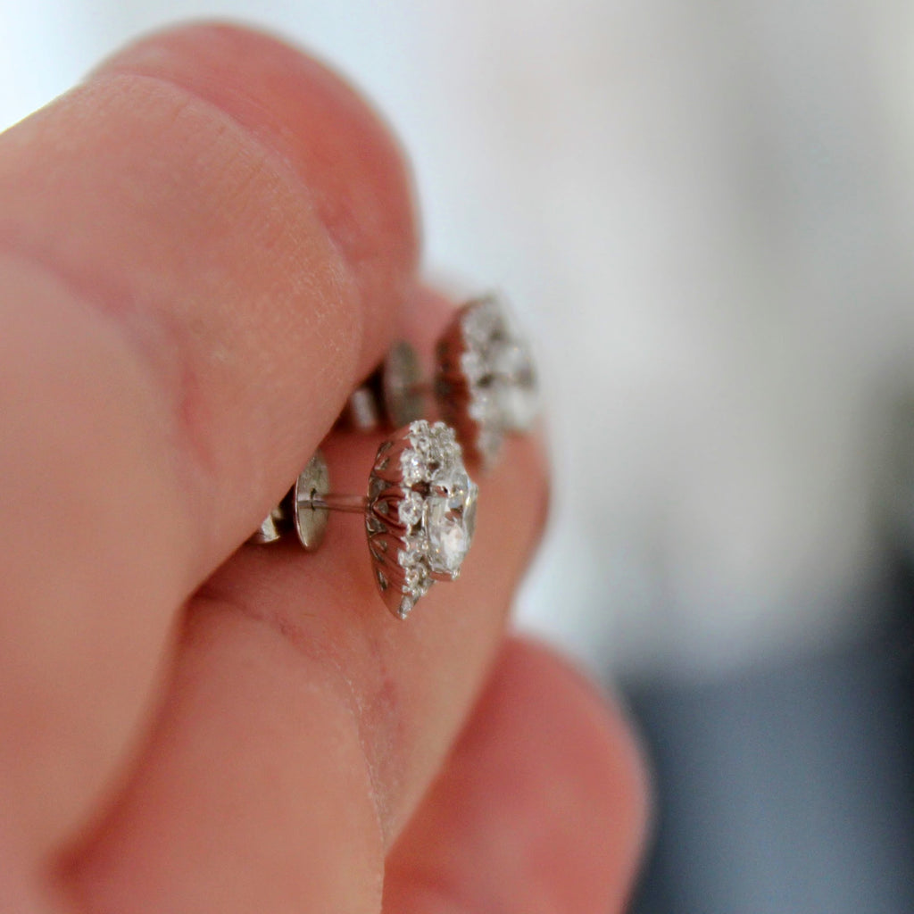 Herzförmige Diamant-Steckerohrringe