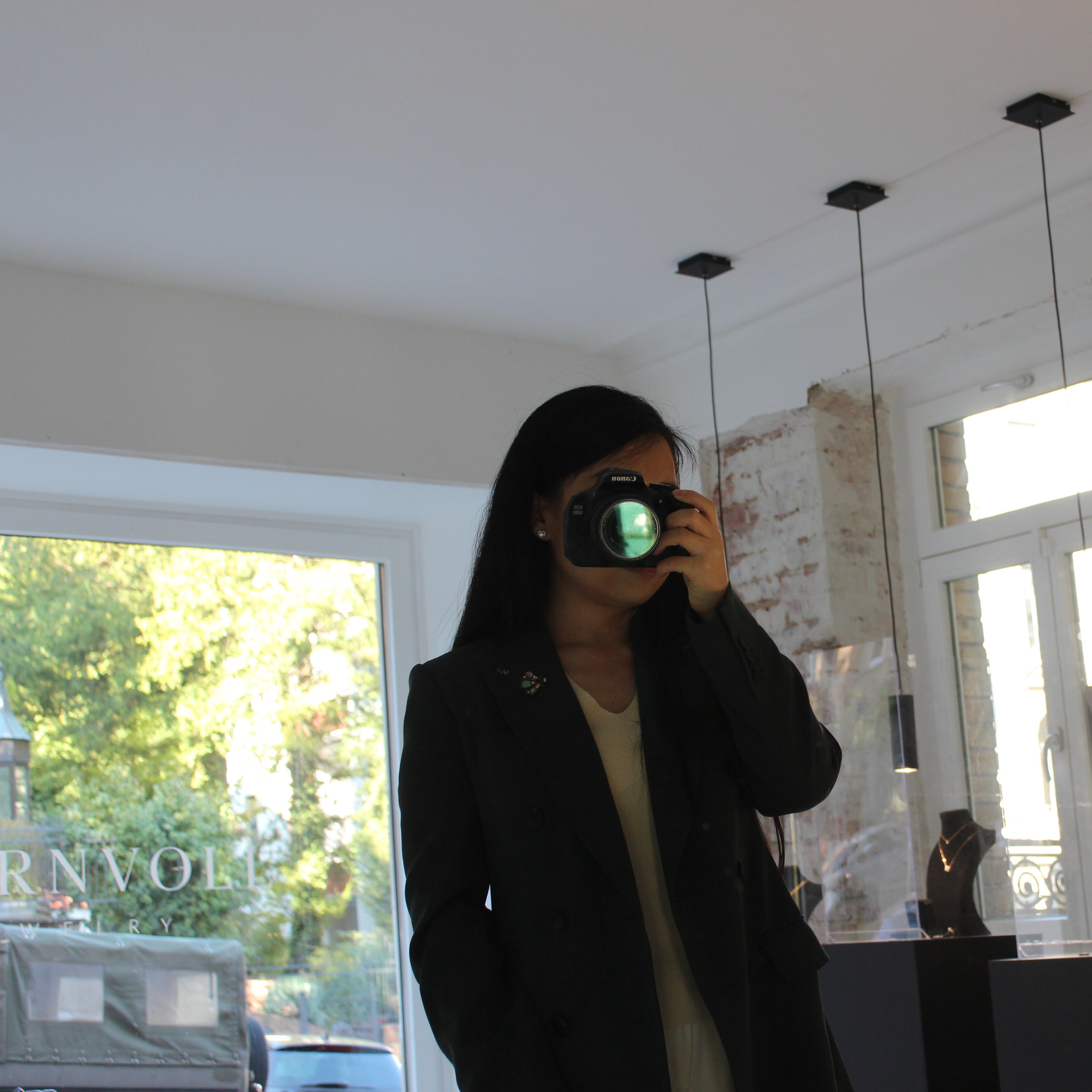 Herzförmige Diamant-Steckerohrringe