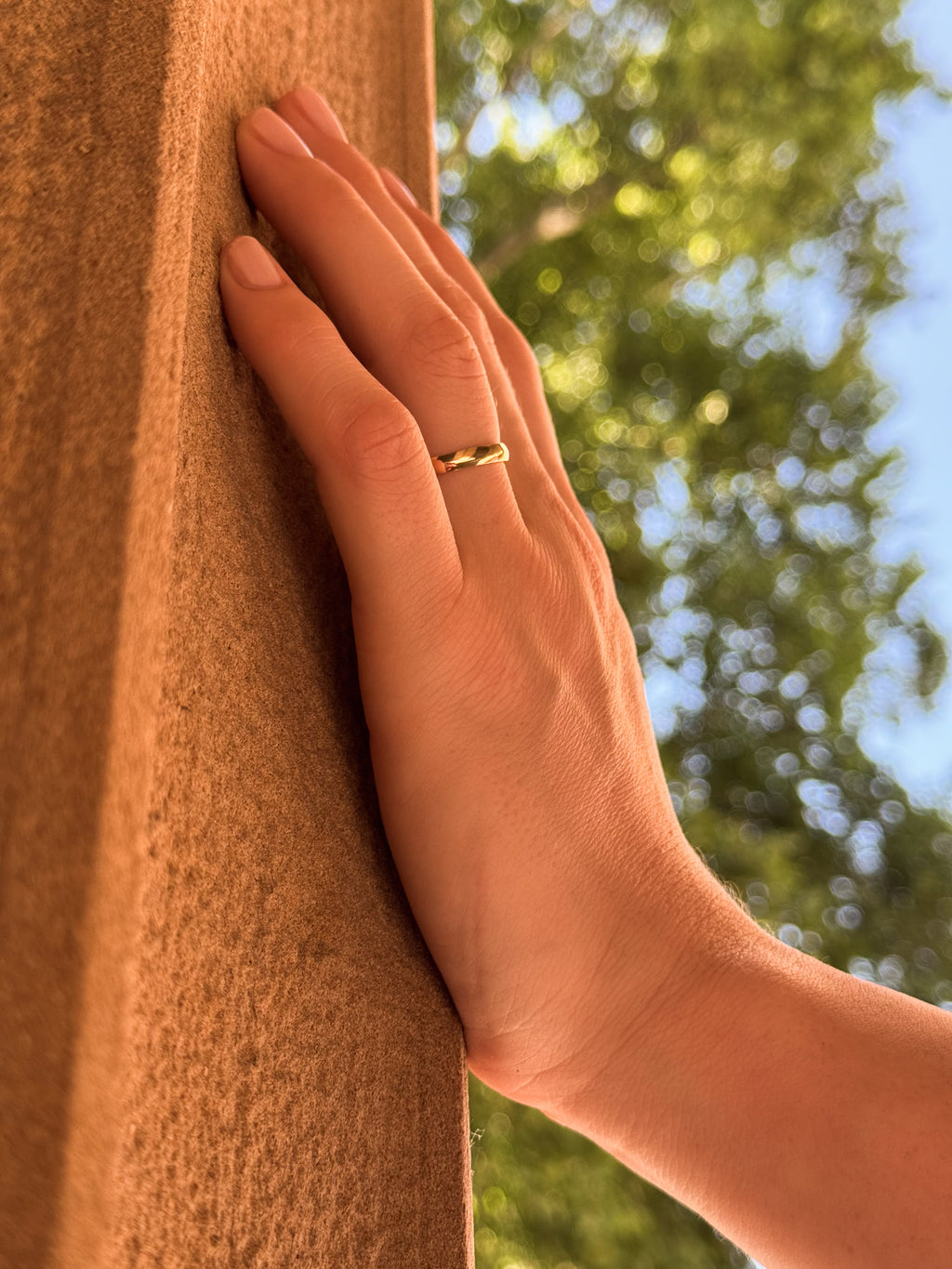 Hochglanzpolierte Trauringe aus 14k Gold – handgefertigt in Deutschland