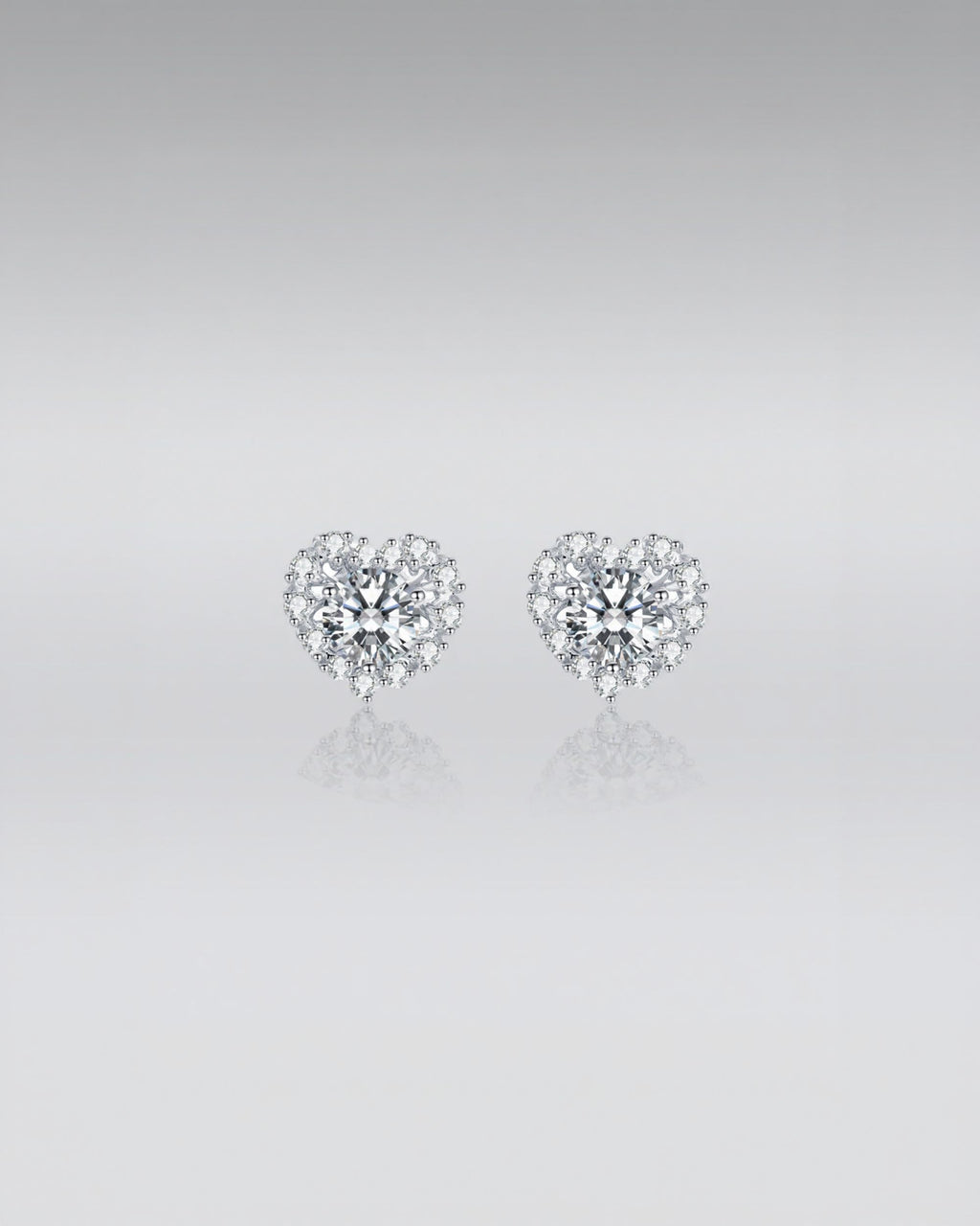 Herzförmige Diamant-Steckerohrringe