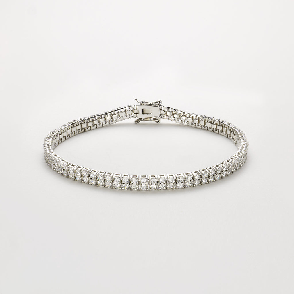 Zweireihiges Tennisarmband aus 18K Gold mit insgesamt 4,00 ct Labordiamanten.
