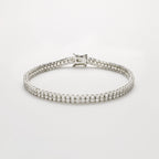 Zweireihiges Tennisarmband aus 18K Gold mit insgesamt 4,00 ct Labordiamanten.