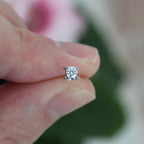 color-white gold