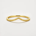 Geschwungener Vorsteckring aus 18K Gold mit 0,18 ct gelben Labordiamanten.