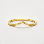 Geschwungener Vorsteckring aus 18K Gold mit 0,18 ct gelben Labordiamanten.