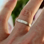 color-white gold