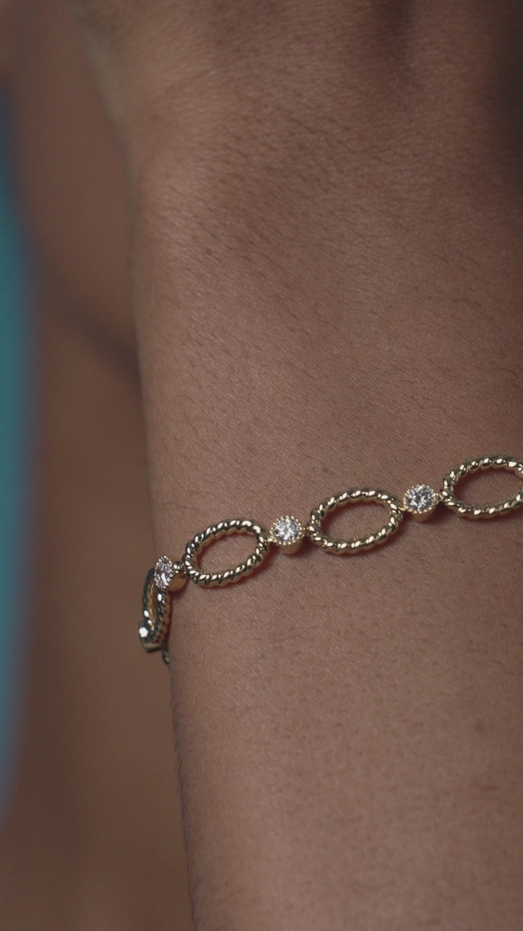 Gedrehtes Ovalglieder Armband aus 18k Gelbgold mit Labordiamanten