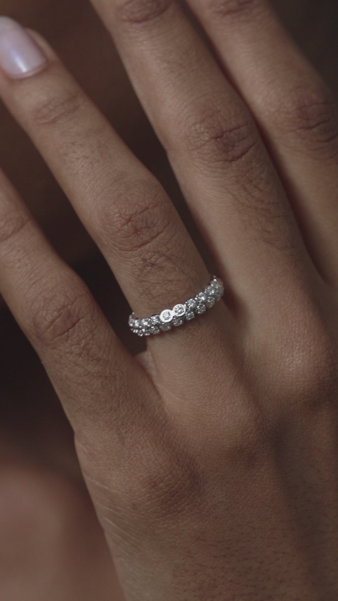 18k Weißgold Double Row Eternity Ring mit Labordiamanten