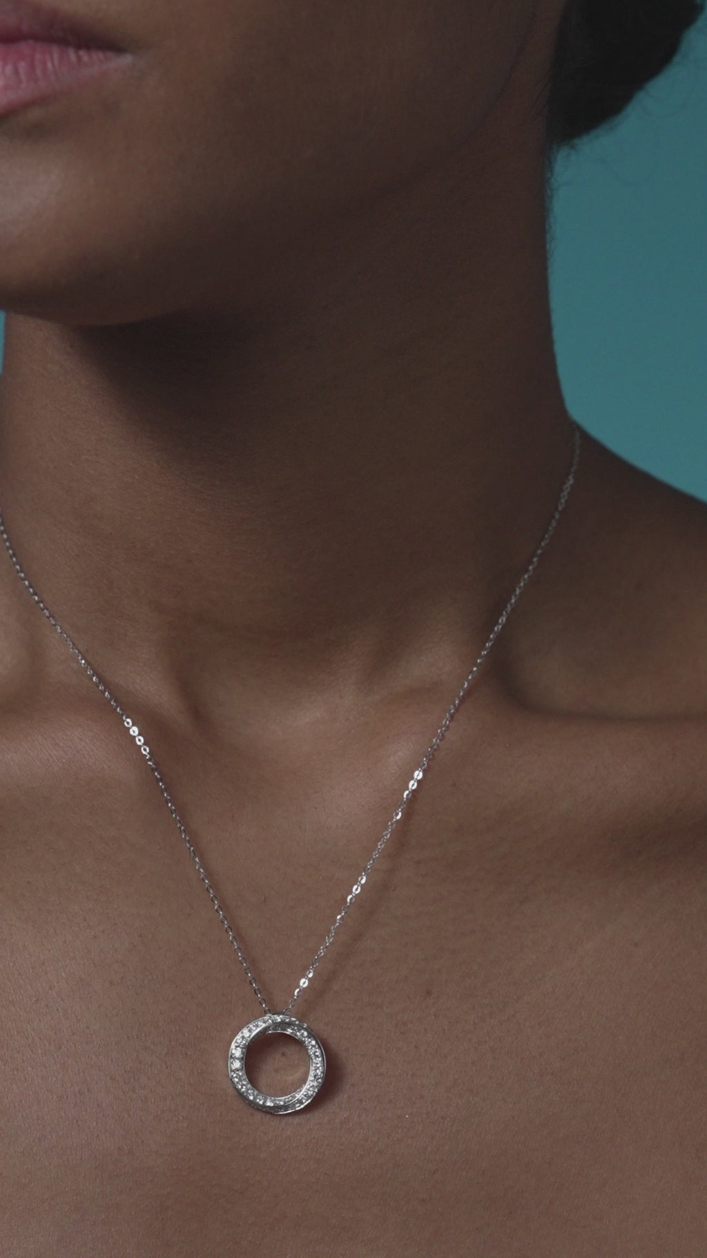 18k Weißgold Kreis Anhänger Halskette mit Labordiamanten