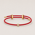 Rotes Armband aus veganem Leder mit 0,10 ct Labordiamant und Details aus 18K Gold
