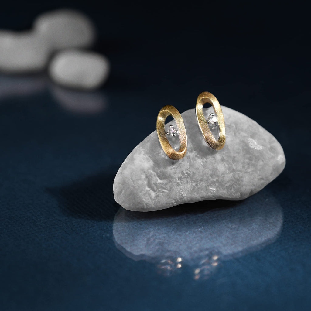 Sternvoll® Damen Ohrstecker aus 925 Sterling Silber mit Zirkonia Stein 14 Karat Vergoldet in Möbiusband - Sternvoll Jewelry color-gold