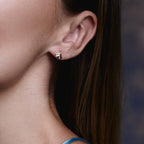 Sternvoll® Damen Ohrstecker aus 925 Sterling Silber mit Zirkonia Steinen in Doppel V - Form - Sternvoll Jewelry color-gold