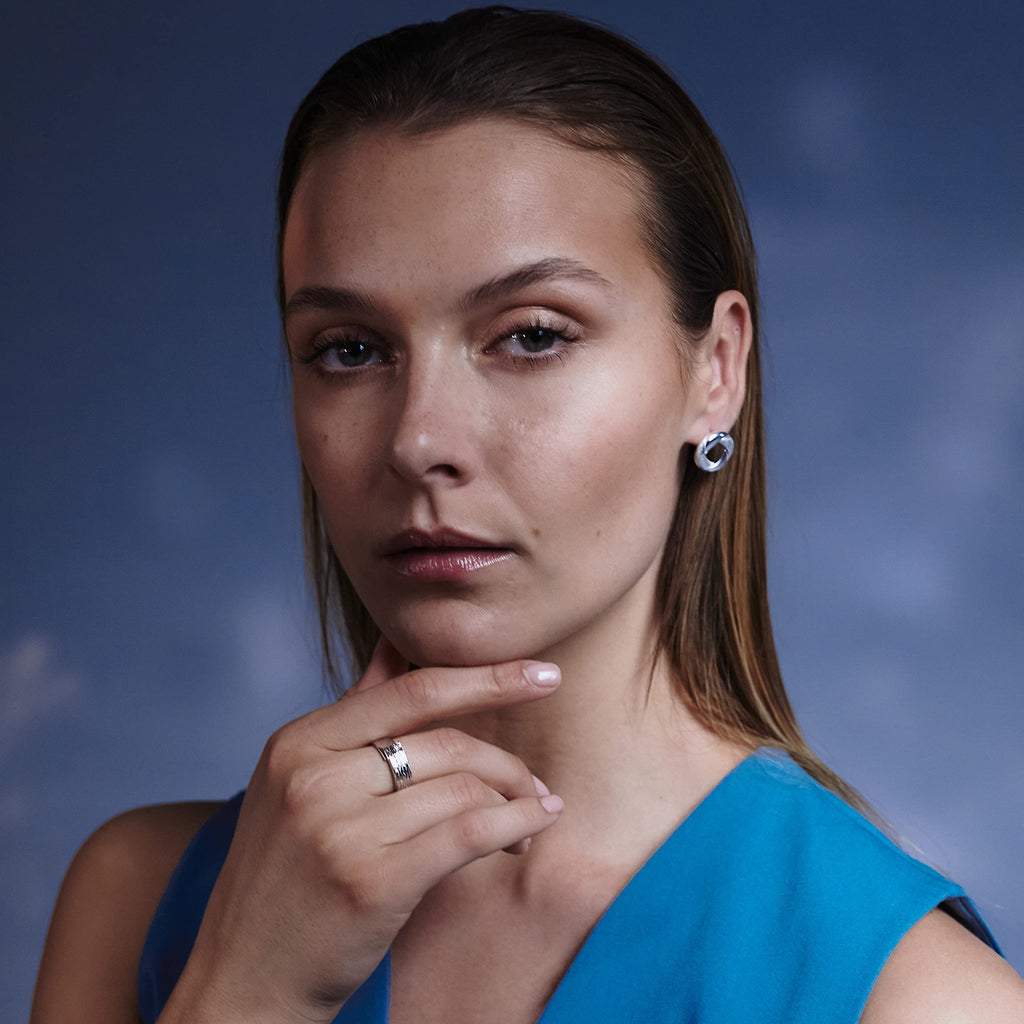 Sternvoll® Premium Ohrringe aus 925 Sterling Silber Ohrstecker in Kreisform mit 2 Texturen und elegantem Design (Gold) - Sternvoll Jewelry color-silver