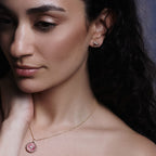 Zierliche Ohrstecker in Herzform Ohrringe aus 925 Sterling Silber Vergoldet mit Rubin für Damen/Mächen - Sternvoll Jewelry